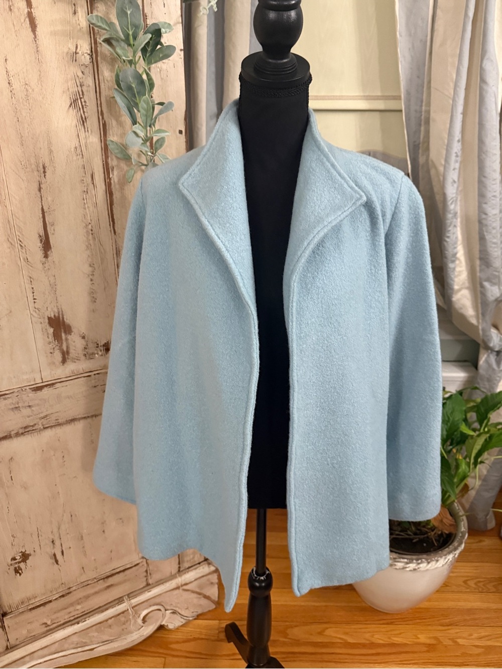 Doncaster Wool minimalist Lagenlook open front blazer/jacket. Ice Blue. L